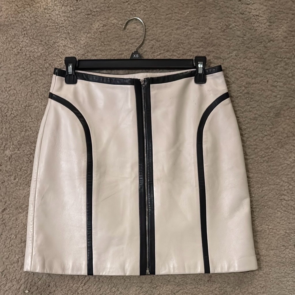 Chic Cream And Black Leather Skirt